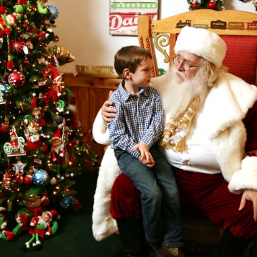 2013-Visit-With-Santa-Family-4-6